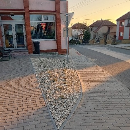 Bezpečná infrastruktura nemotorové dopravy v obci Karlovice